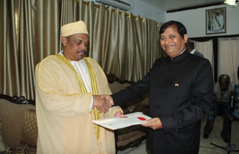 Presentation of credentials by the Ambassador HE C.B. Thapliyal to the Comorian President, HE Ikililou Dhoinine